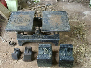 SCALES, VINTAGE COAL WEIGHING SCALES WITH CAST IRON WEIGHTS.  X..png