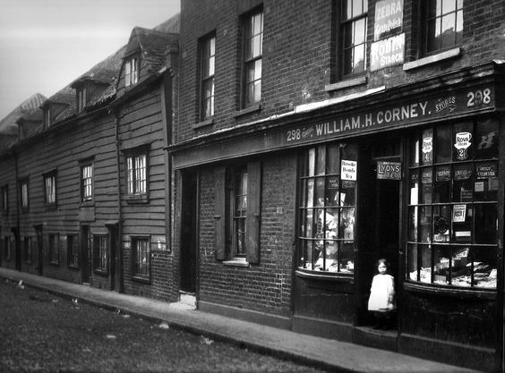 Rotherhithe Street,1911..jpg