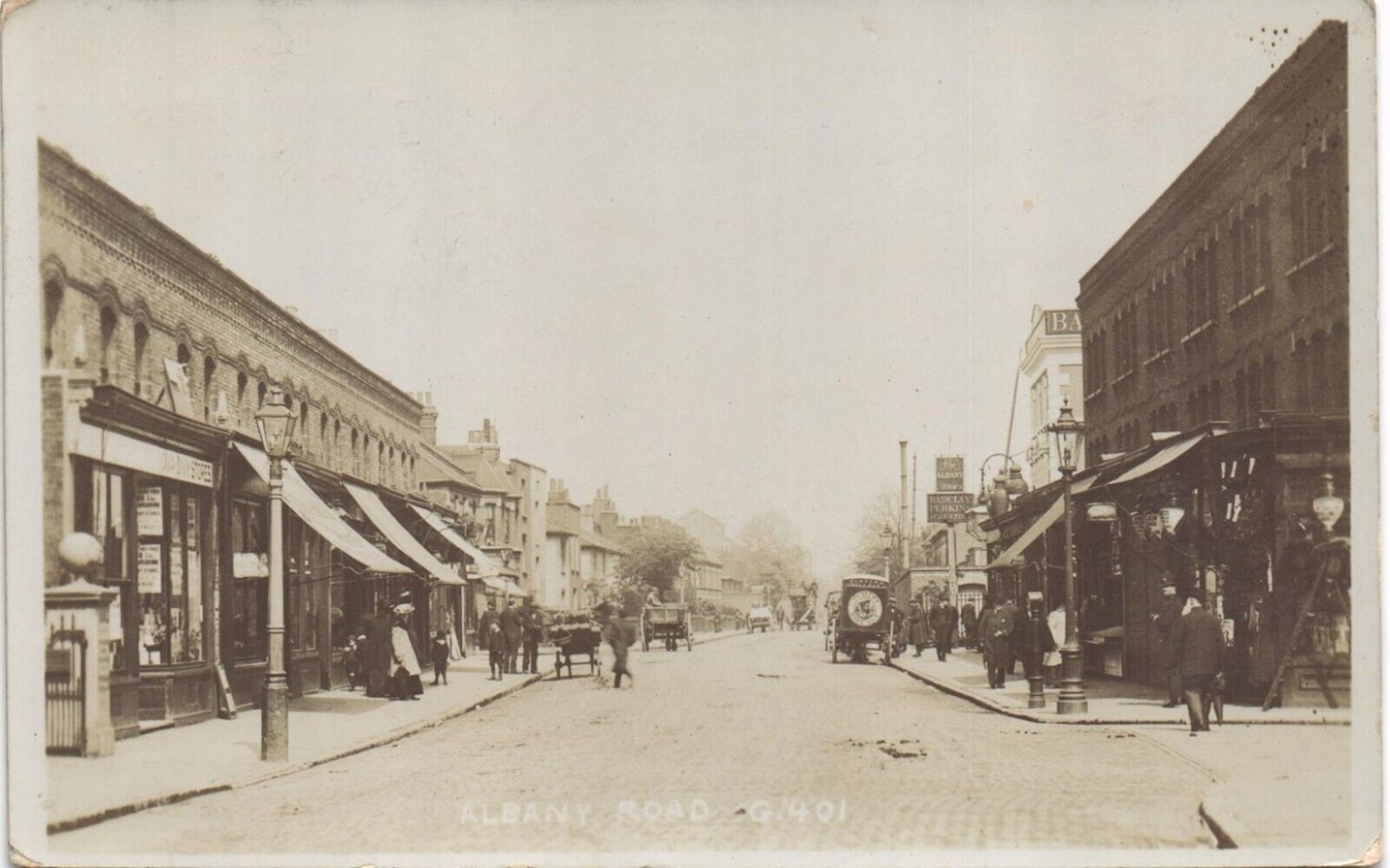 Albany Road. right is the Albany Tap Pub, No. 71.  Kempshead Road to the right. ..jpg