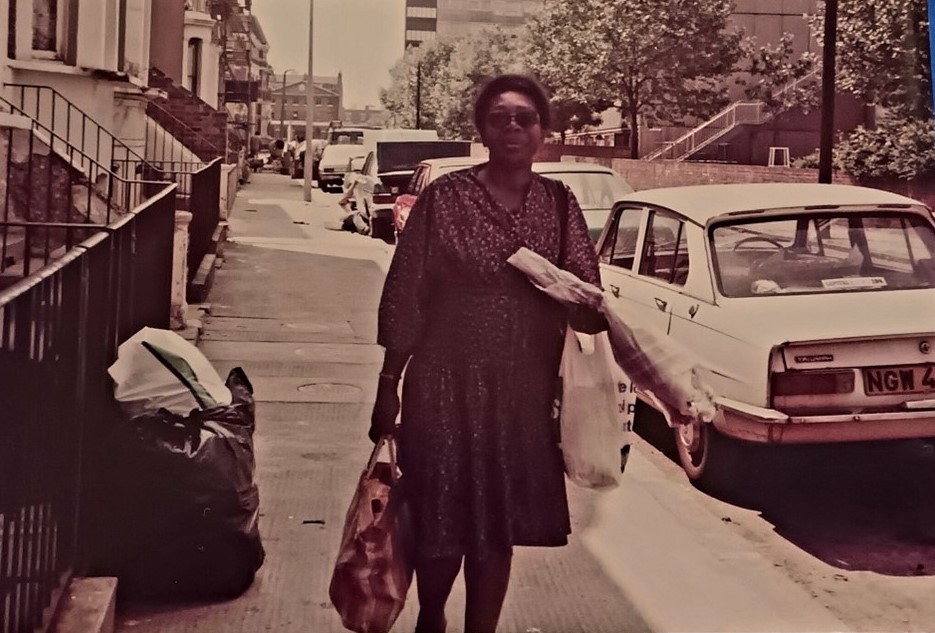 Wansey Street, looking towards Walworth Road, mid 1980s. The lady’s name is Lin, sadly is no longer with us. 1  X..jpg