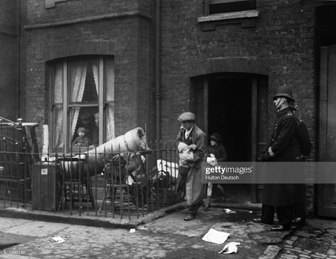 4. Arch Street. Police enforce the eviction of Mr Smith and his family from a house, January 17, 1933. X.png