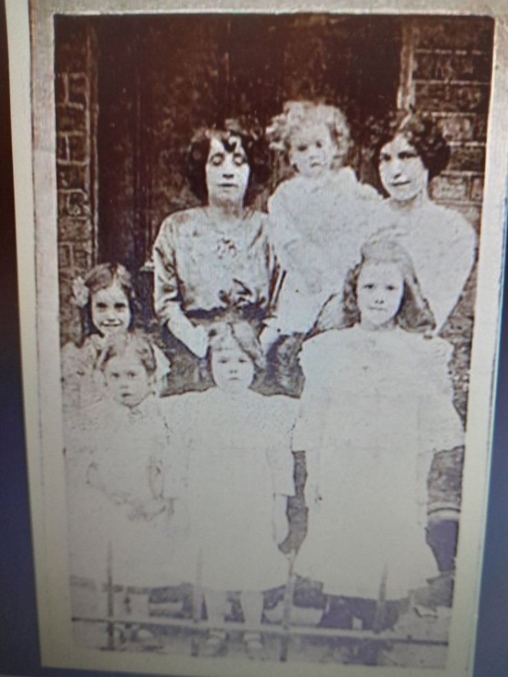 Vaughan Place, Old Kent Road c 1913 The Stachini family outside number 9.    X..jpg
