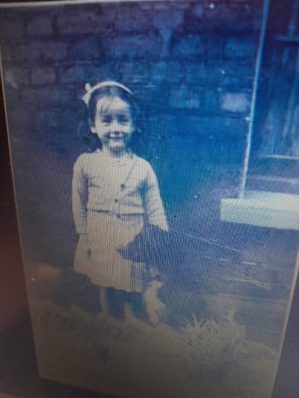 Vaughan Place outside number 9, with Spikey the dog, c1948.    X.jpg