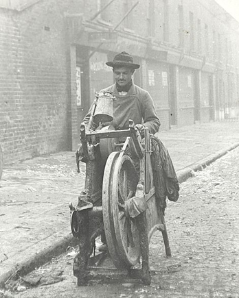 Scissors-Knife Grinde. 1 .X.png