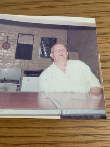 Dunton Road, George’s Bar - Hole in the Wall..png