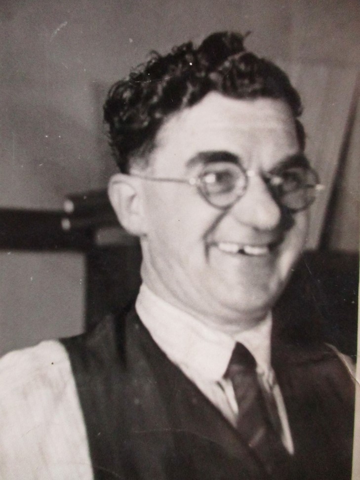 Old Kent Road, William Pyne, Landlord at the 'Suffolk Arms' pub. during certain years in WWII.    X..jpg