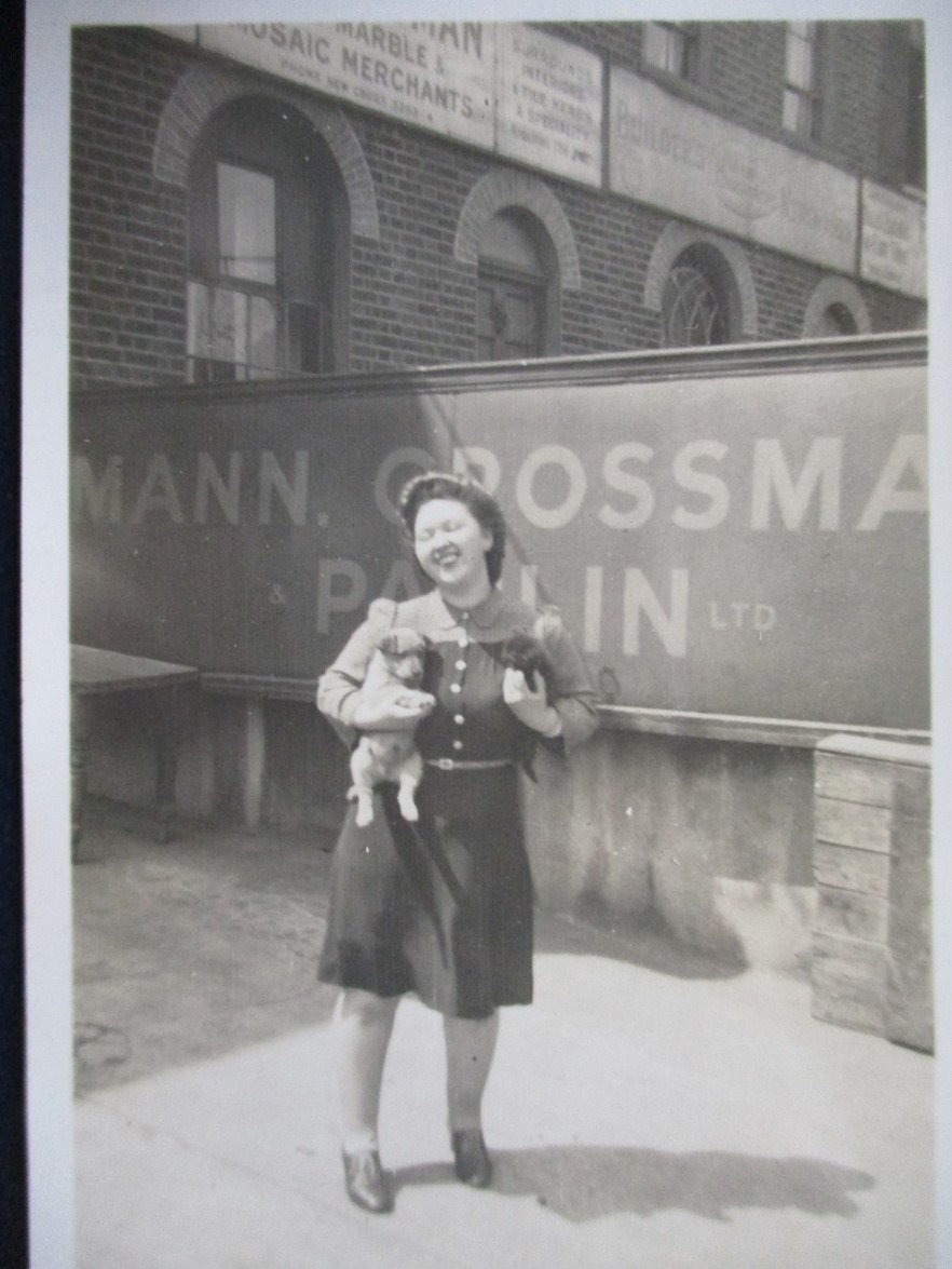 Old Kent Road, The Suffolk Arms Pub, not sure who the lady is.  X..jpg