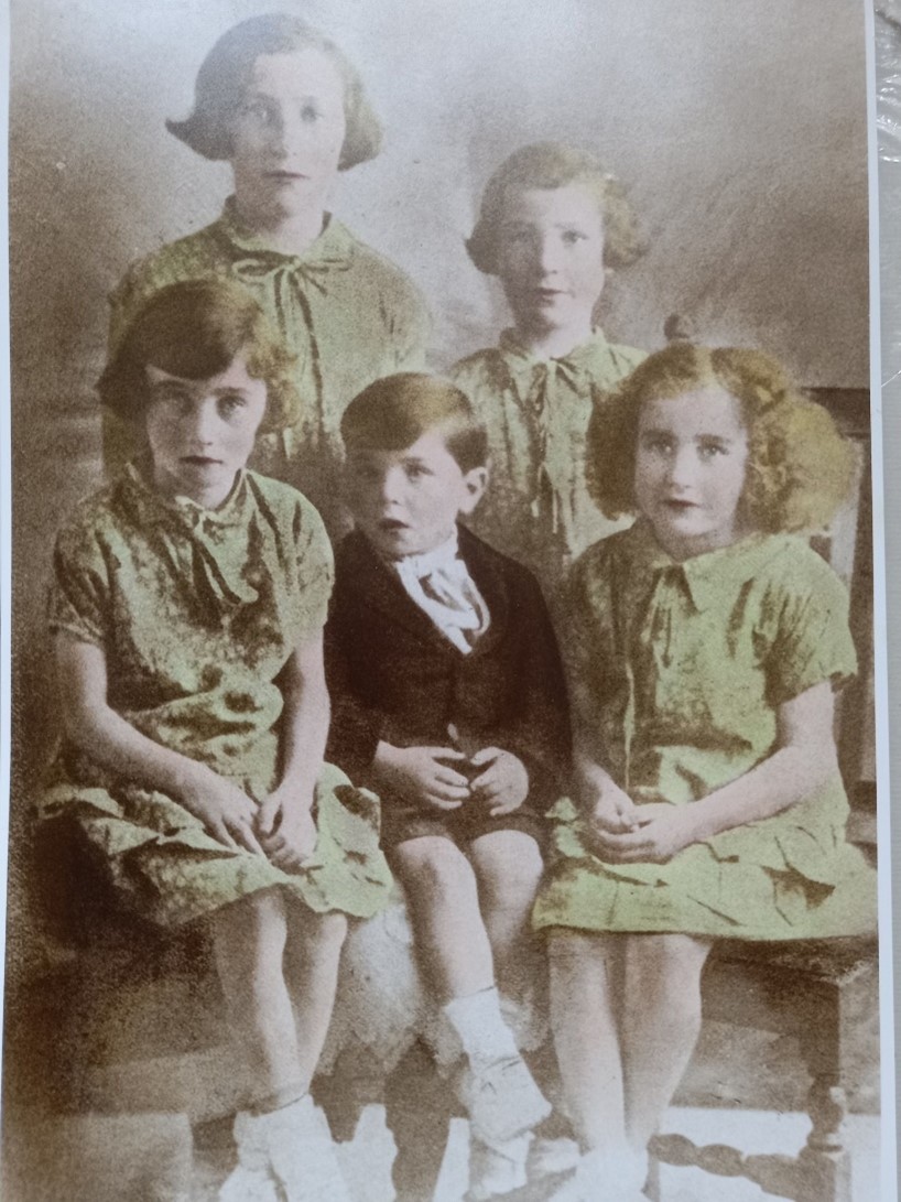 Verney Road Coronation of King George VI 1937. The family name was Tanner. At the back Mary & Madge, at the front Rene Albie & Nellie..jpg