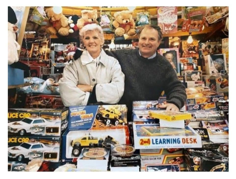 East Lane, Pat & John Wallington.  X..png