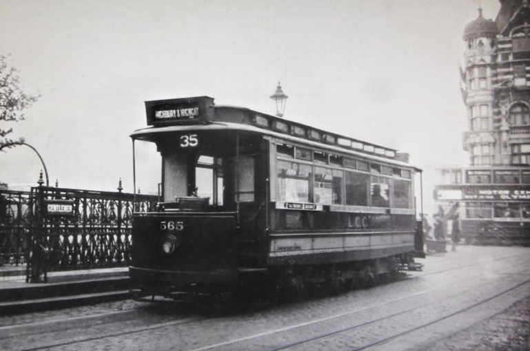 St. Georges Road , Elephant & Castle, Tramcar c1928. The Elephant & Castle Tavern in background. X..png