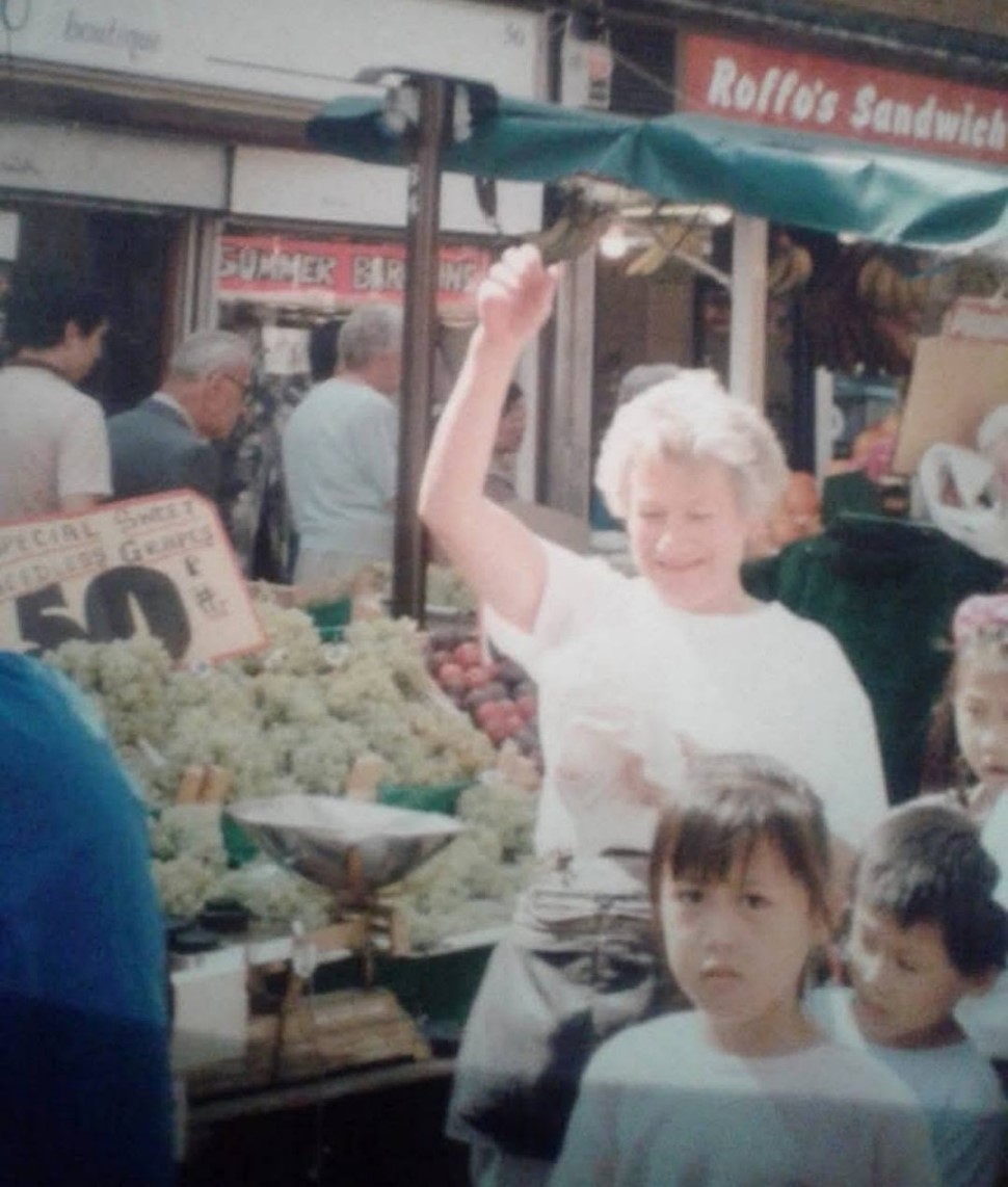 East Street, Dolly and Freddie Lock’s fruit stall.  X..jpg