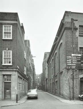 Lafone St looking towards Butlers Wharf.Gainsford St running across left to right.jpg