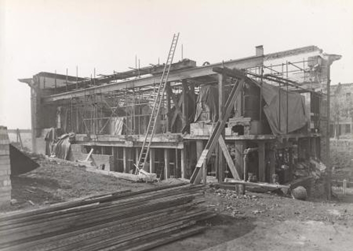 4Surrey Docks Station 1944 Bomb Damage.jpg