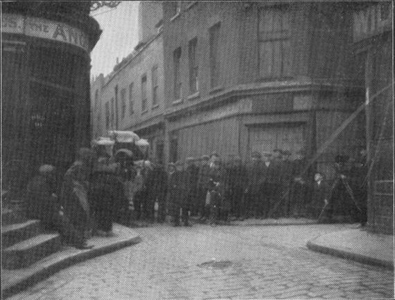 Alfred Hitchcock,The Angel, in Rotherhithe, 1922.jpg