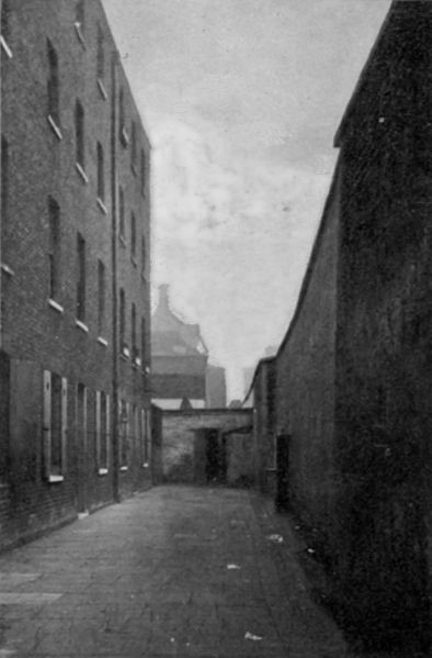 Marshalsea Prison Court Yard in around 1897 at this time the buildings were being let as rooms and shops.jpg