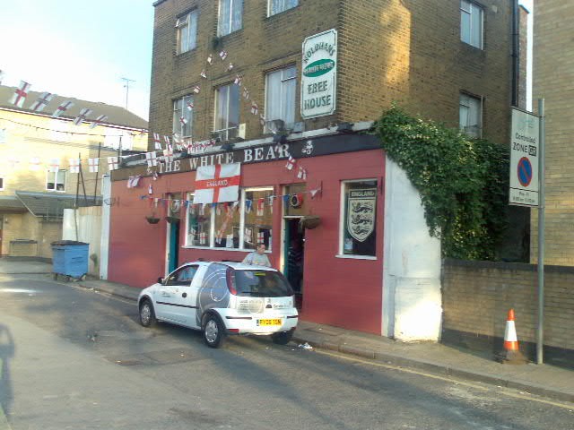 The White Bear, Long Walk, Tower Bridge Road..jpg