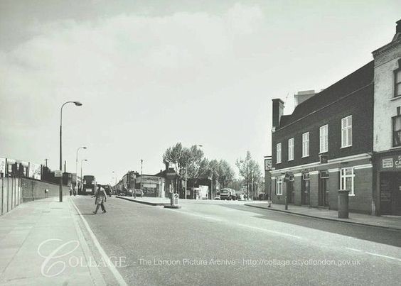 The Lower Road Surrey Docks Rotherhithe late 1970's the pub to the right The Jolly Caulkers.jpg