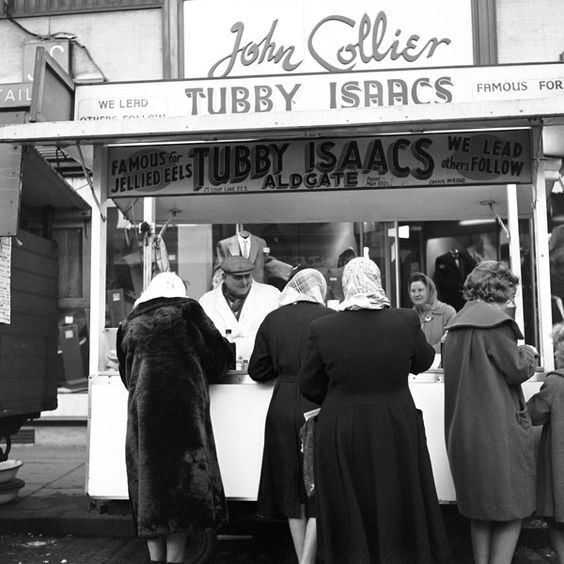 Tubby Isaacs Jellied Eels Stall, Aldgate Roundabout 1950s or 60s..jpg