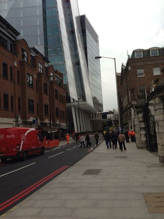 St Thomas Street, The Shard Building by Guys Hospital, Bermondsey 2013 X.jpg