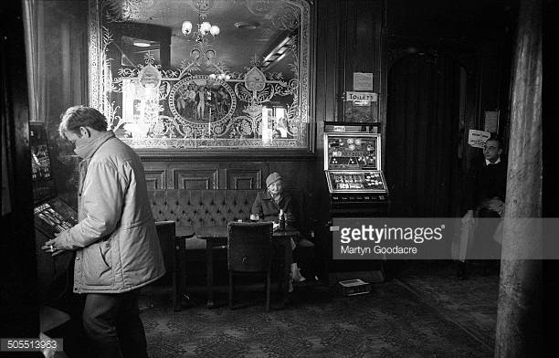 OLD KENT ROAD,LORD NELSON PUB 1987..jpg