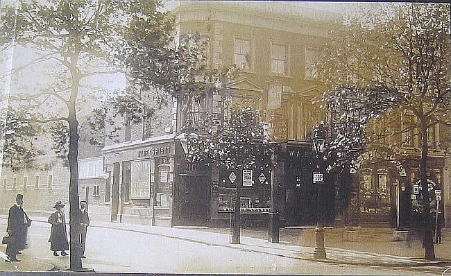 The Prince Consort, 210a New Kent Road - circa 1910.jpg