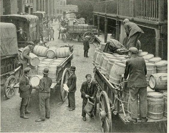 HAYS LANE LOADING WAGONS 1902 X.jpg