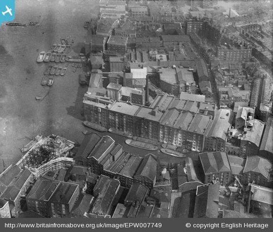 St Saviour's Dock, Bermondsey 1922.jpg