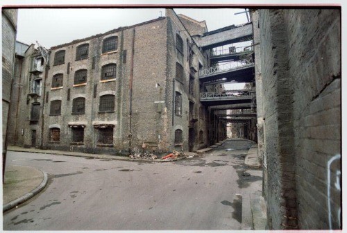 Shad Thames junction Curlew St c 1980. Photo from Paul Matthews..jpg