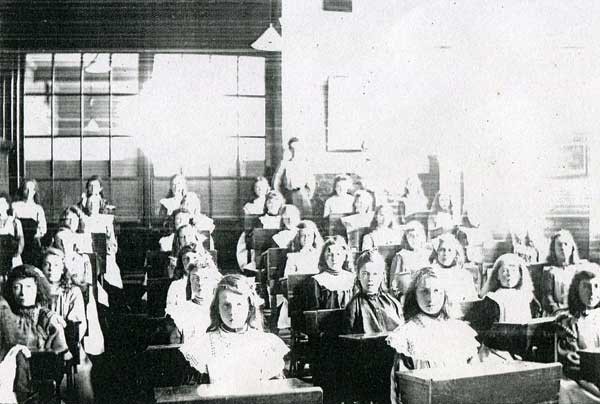 SEARLES ROAD, PARAGON SCHOOL, A CLASS 1910   X.jpg