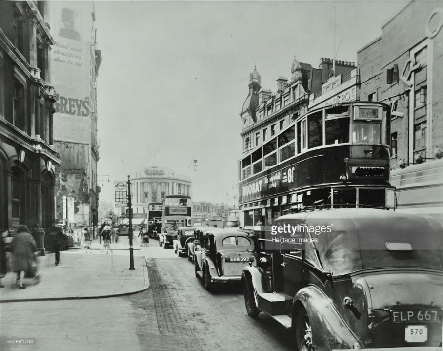 Traffic on the New Kent Road, Elephant & Castle, 1947. Trocadero pictures right..jpg