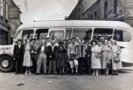 Gypsy George from Bermondsey with the Queens Head Beano, corner of Paradise Street & Fulford Street, pub closed in 1973  X.jpg