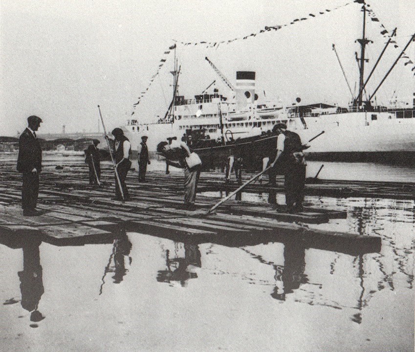Surrey Commercial Docks, 1930s.jpg