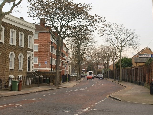 Lynton Road, Bermondsey c 2011.jpg