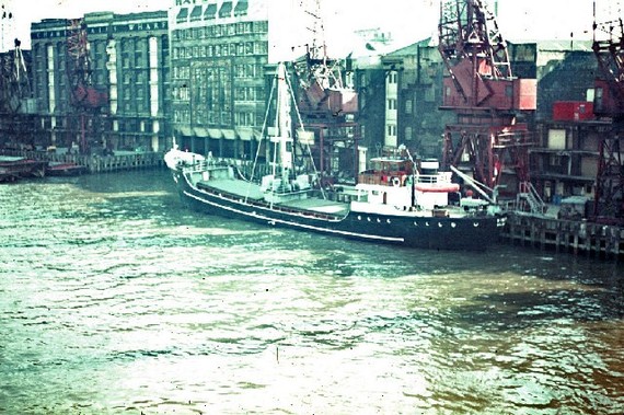 Chamberlain Wharf,Tooley St.1960s..jpg