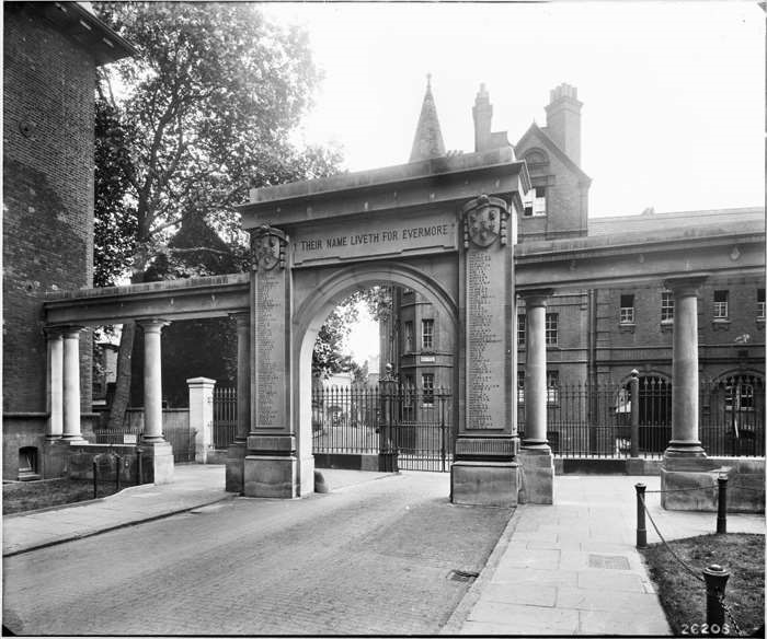 GUYS WAR MEMORIAL WW1. X.jpg