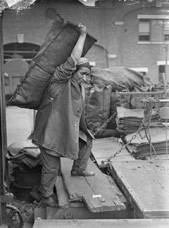 Gas Works Old Kent Road,c1914..jpg