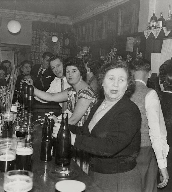 The Royal George Pub, Abbey Street, Bermondsey 1958..jpg
