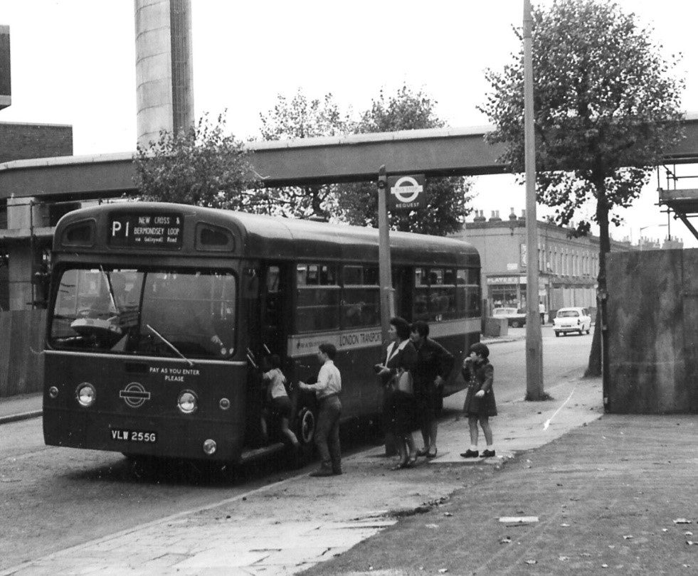 The first day of the new regime, 26 Oct 68. MBS255 on the P1 loads at the Bonamy Estate now demolished, in Rotherhithe New Road, just north of Verney Way.jpg