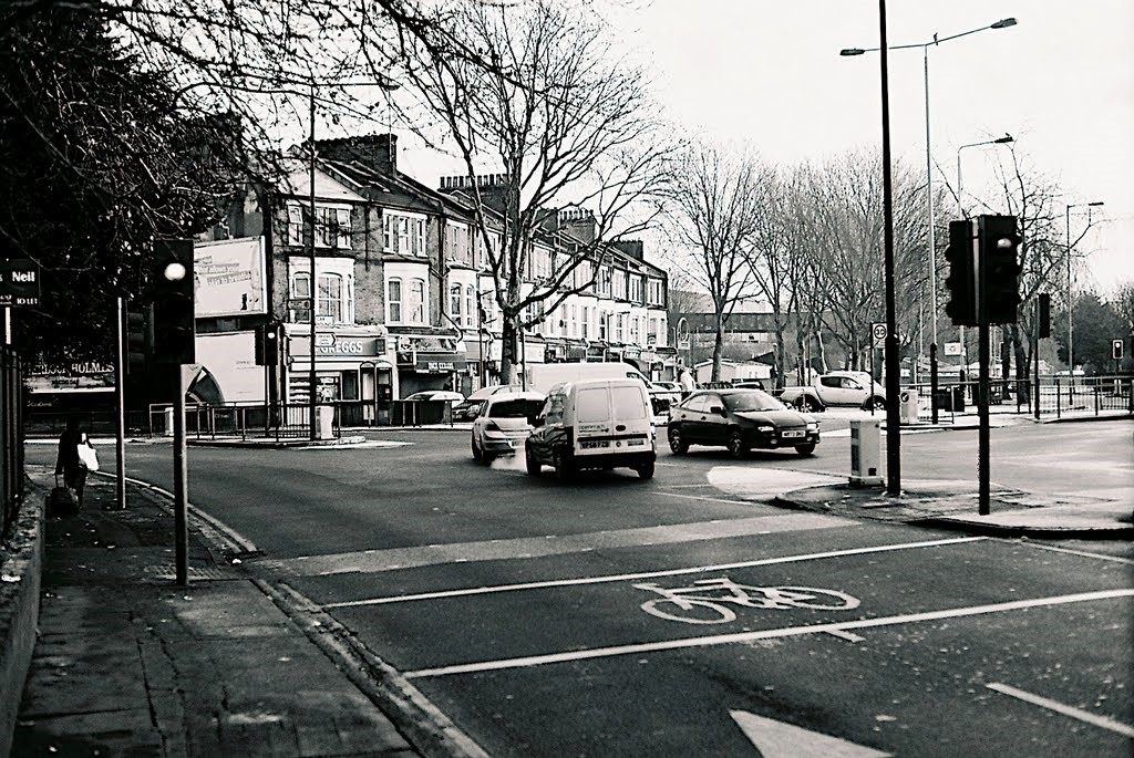 Rotherhithe New Road, going left. Junction with Ilderton Road..jpg