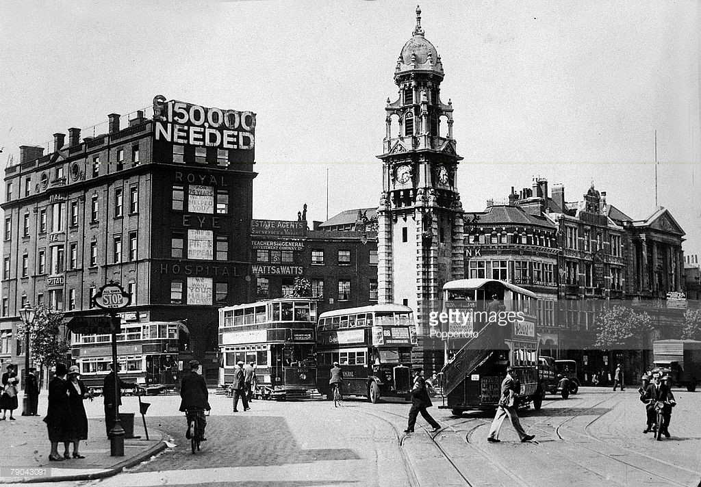 St George’s Circus in 1930 showing the corner of Blackfriars Road and Waterloo Road.jpg