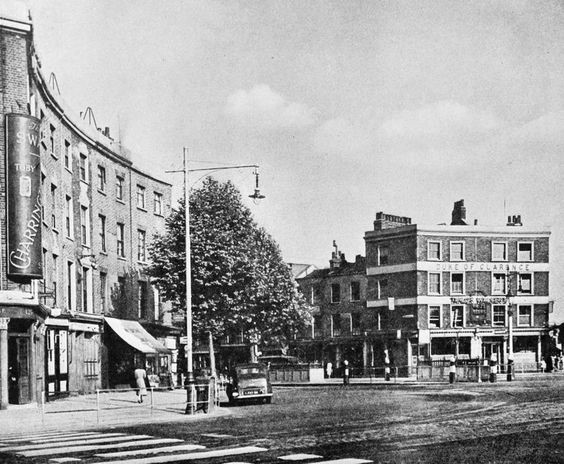St. George's Circus, 1962, Duke of Clarence, 132 London Road, right..jpg
