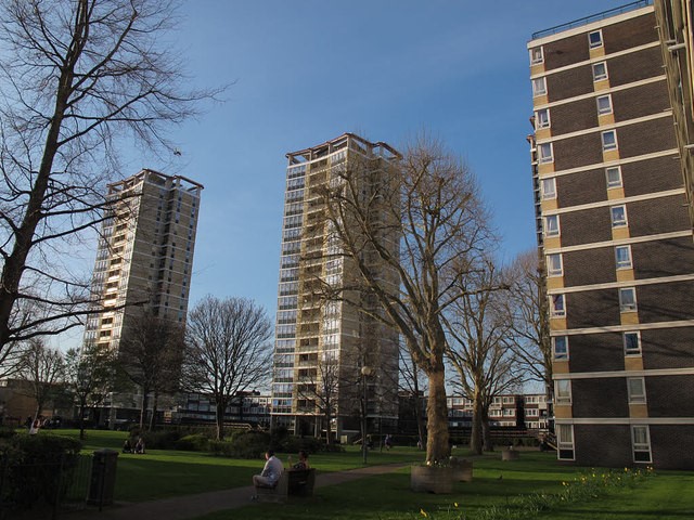 Old Kent Road, Avondale Square, tower blocks 2015.jpg