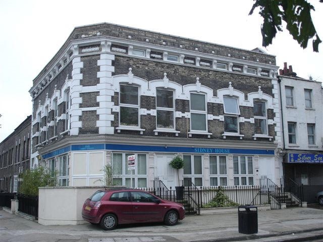 FILM THE KRAYS, The Fleece Pub,160 Abbey Street. The building is no longer a pub. It closed in the 1980s and is now in residential use..jpg