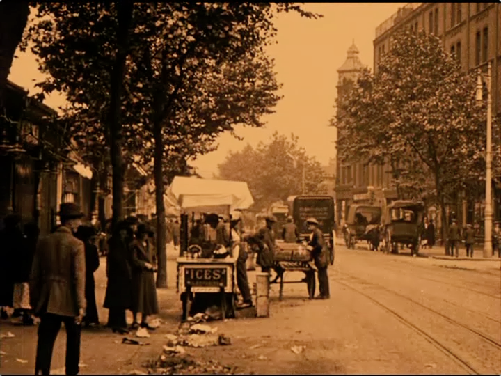 Tower Bridge Road, Pagoda Pub up on right, Swan Mead to the right.  X.png