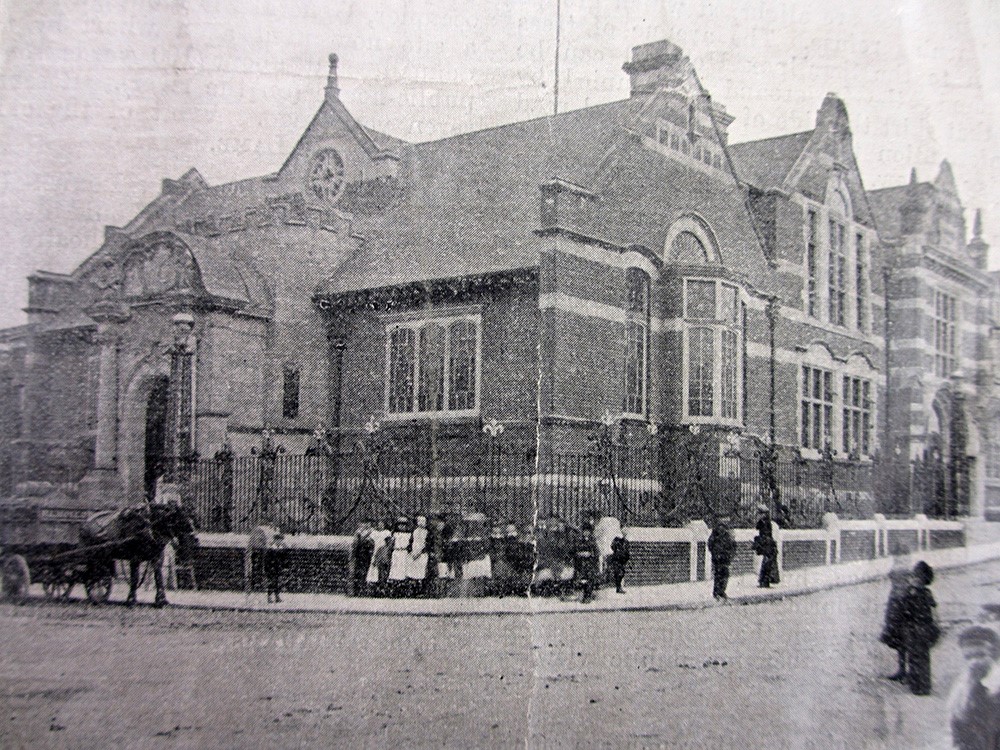 Wells Way Passmore Edwards Library, Baths and Wash House 1903.jpg