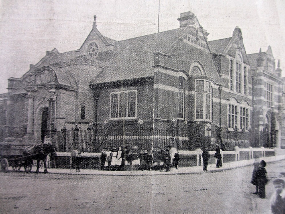 Wells Way Passmore Edwards Library, Baths and Wash House 1903.jpg