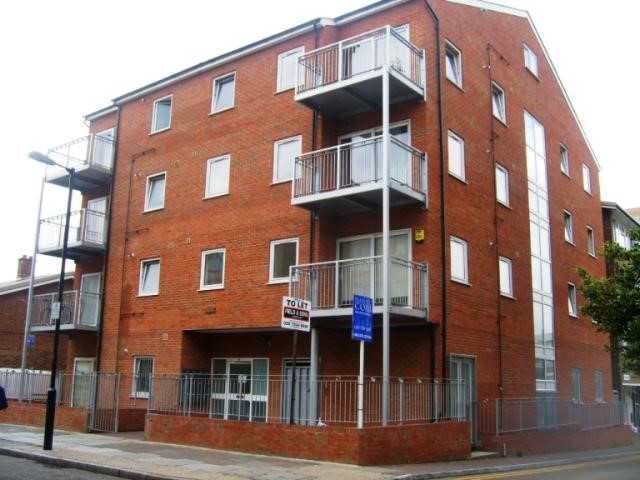 Coopers Road site of The Windsor Castle Pub 2017 now flats..jpg
