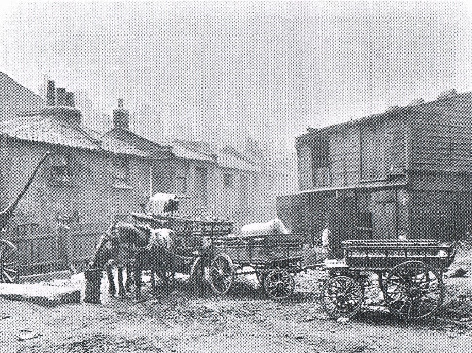 Pauls Yard was off Little Hunter Street which ran between Tabard Street and Weston Street c 1900..jpg