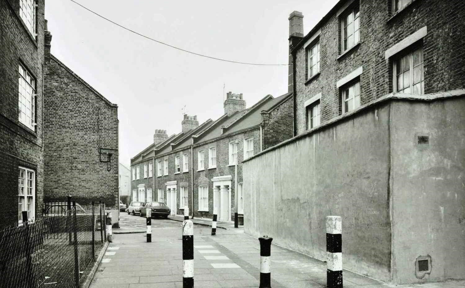 BRUNSWICK COURT 1974 LOOKING FROM TANNER STREET.jpg