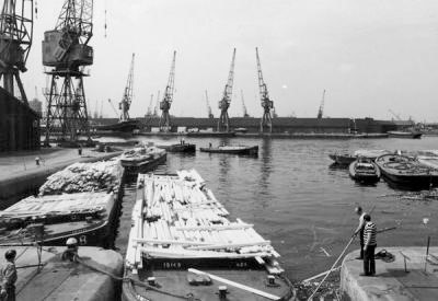 Surrey Canal from the Greenland Dock in June 1970.jpg